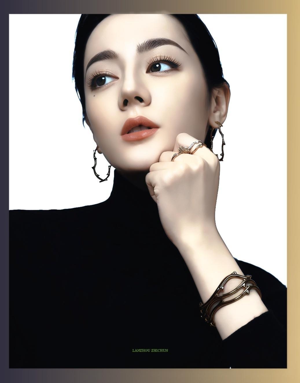 迪丽热巴钰珑 dlrb 迪丽热巴功夫女足 dlrb 迪丽热巴卫蓝“因为有了黑暗，