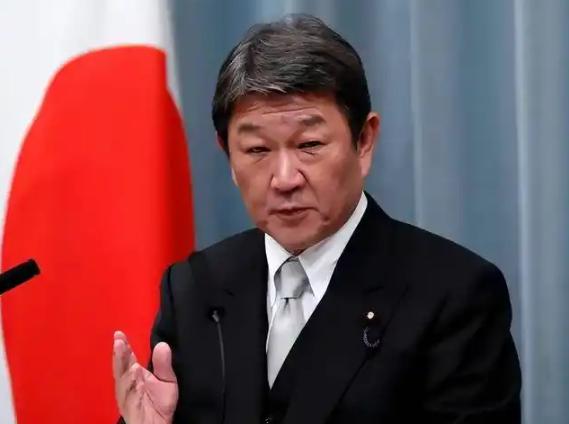 日本外长茂木敏充发表严正声明，

8月13日，针对克里姆林宫发布了一段普京在千岛
