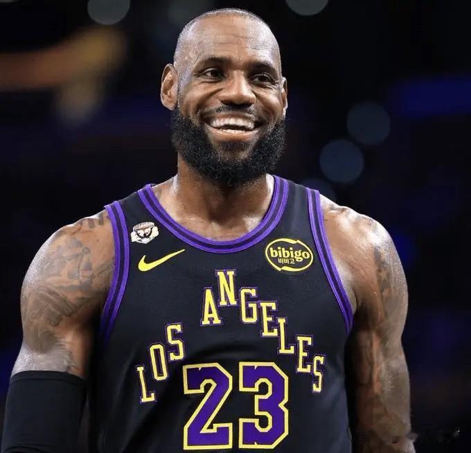 其实老詹选择下家还有一个因素很重要：这个因素就是耐克

老詹作为Nike的头牌 