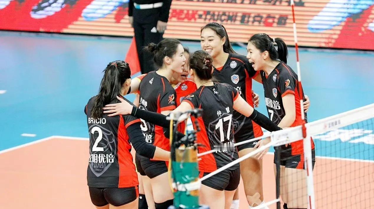 上海女排3-1天津女排！上海女排胜在这三点：
1、发球比天津好！上海女排的强发球