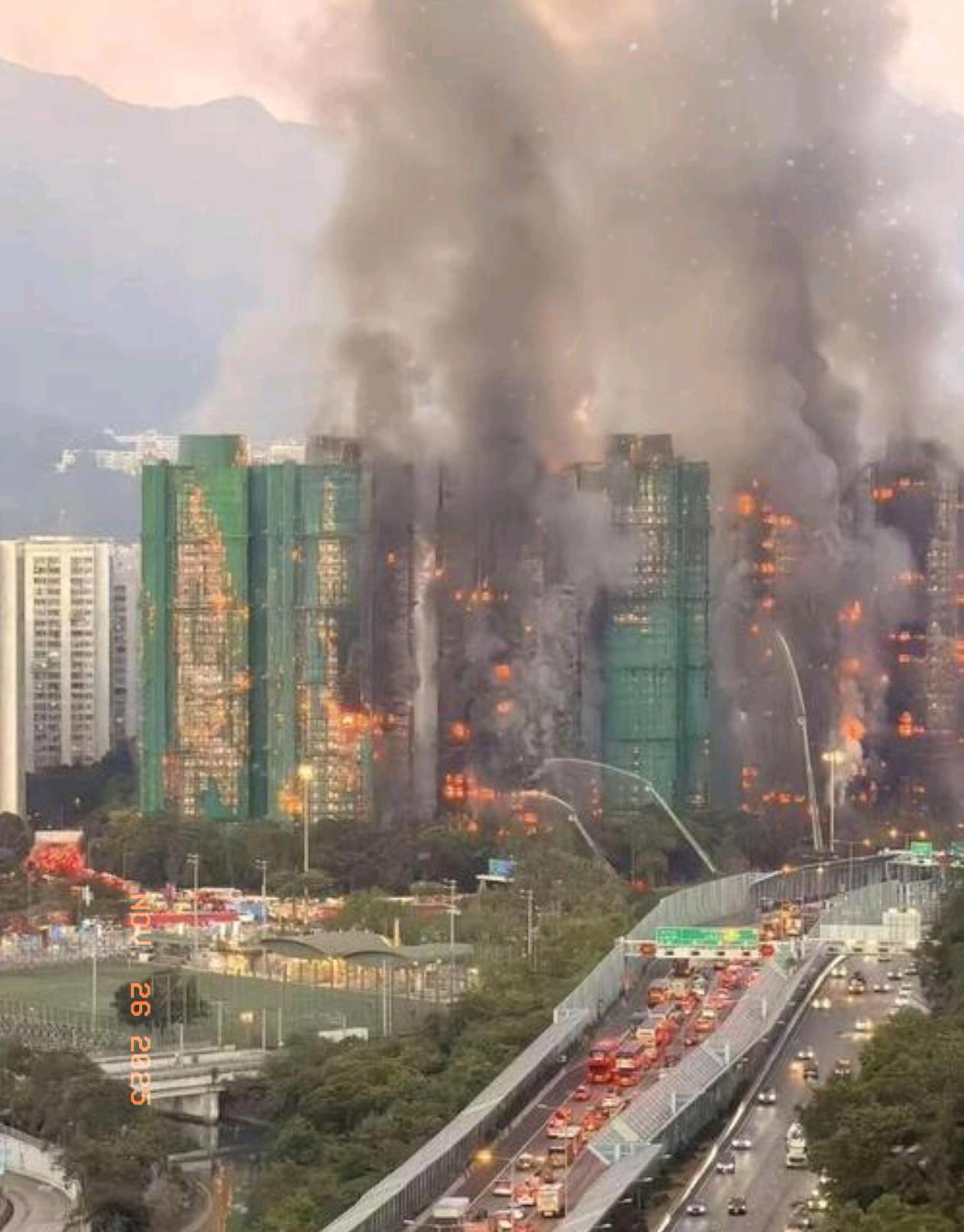 刚听说香港大埔着火了，
还有位消防员因此殉职，心里特别不是滋味。最让我纳闷的是，