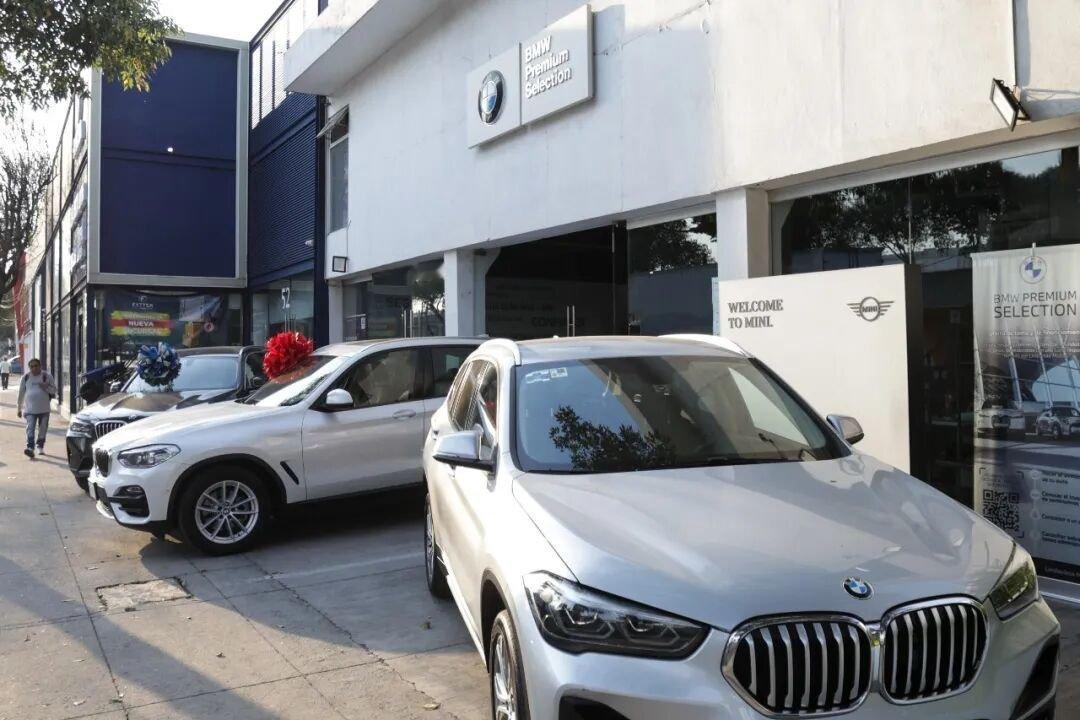 车市热门 德国汽车制造商宝马集团11日表示，将在全球范围召回数十万辆汽车，原因是