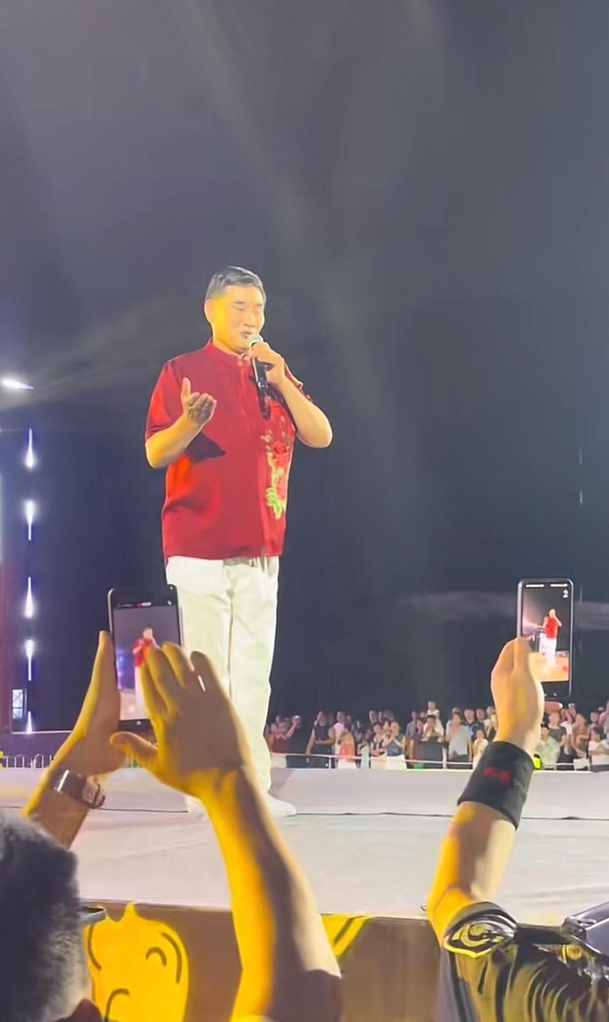 这事儿其实根本不用往“格局”上扯，扒开那层华丽的长袍，你会发现藏着的是一本极其精