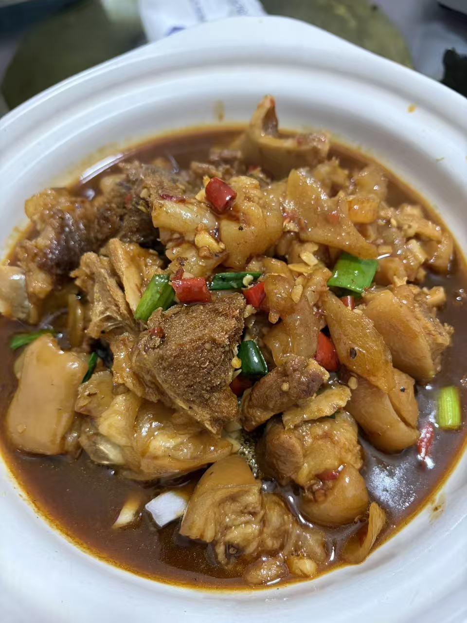 这是孩子在皖南宣城自驾游玩时吃的地道地方美食，都说真的是太好吃了！[笑哭]宣城宣