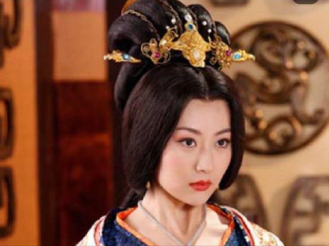 黄巢手下大将朱温占领同州后，手下向他献上一个美女，朱温定睛一看，高兴的跳了起来，