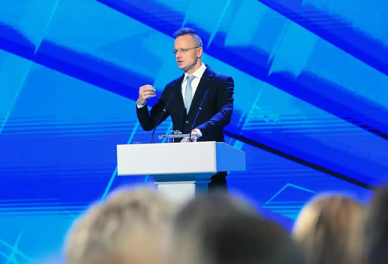 欧盟彻底乱成一锅粥了！最大猛料来袭：匈牙利外长西雅尔多被人实名举报，偷偷给俄罗斯