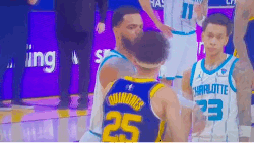 [笑cry]赛后追梦格林采访谈到了格威：“格威真的省省吧，假装是个硬汉对他来说真