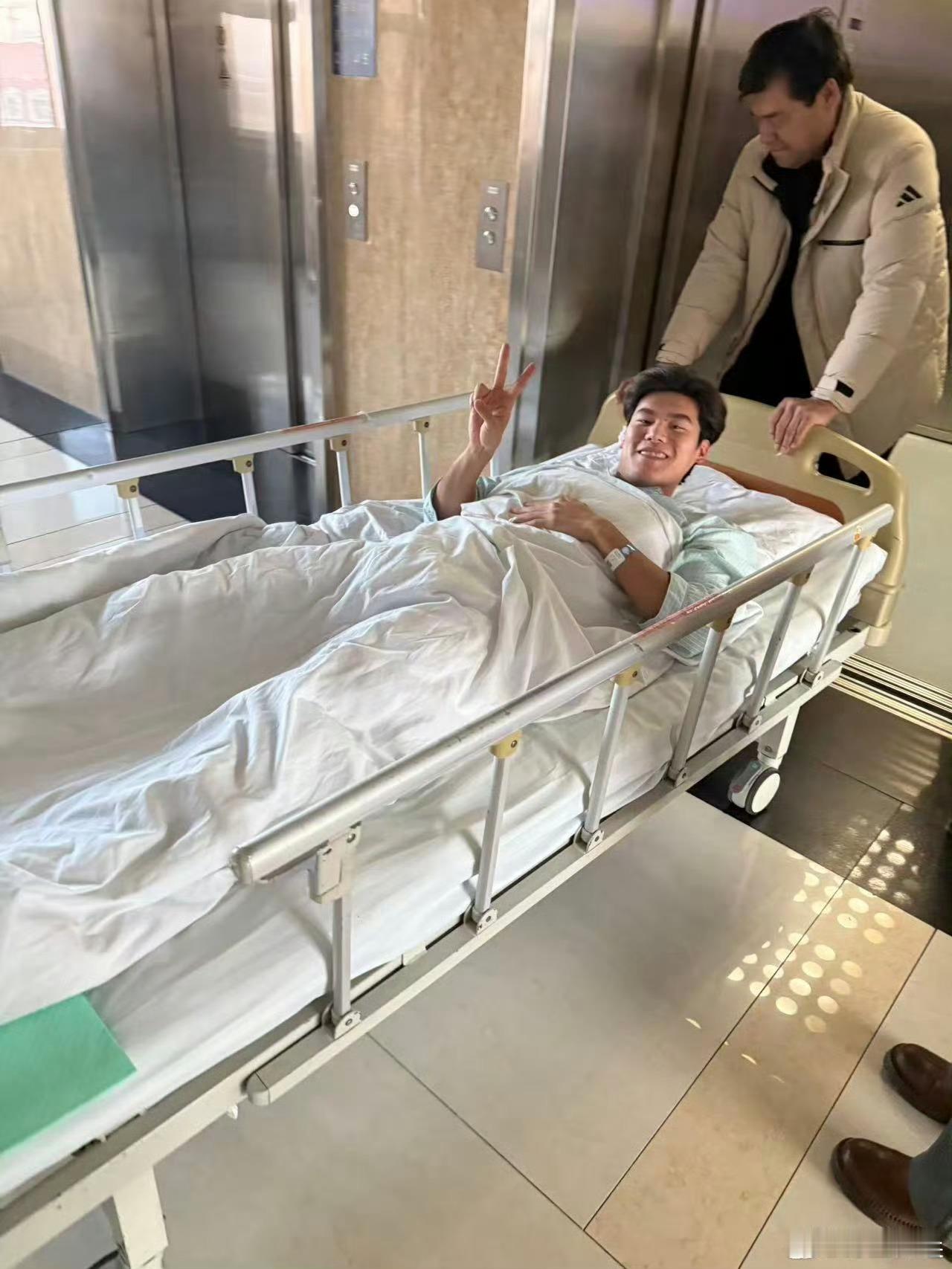 王长浩手术后发博游泳运动员手术后发博：我已出舱 感觉良好 祝早日康复，一切顺利