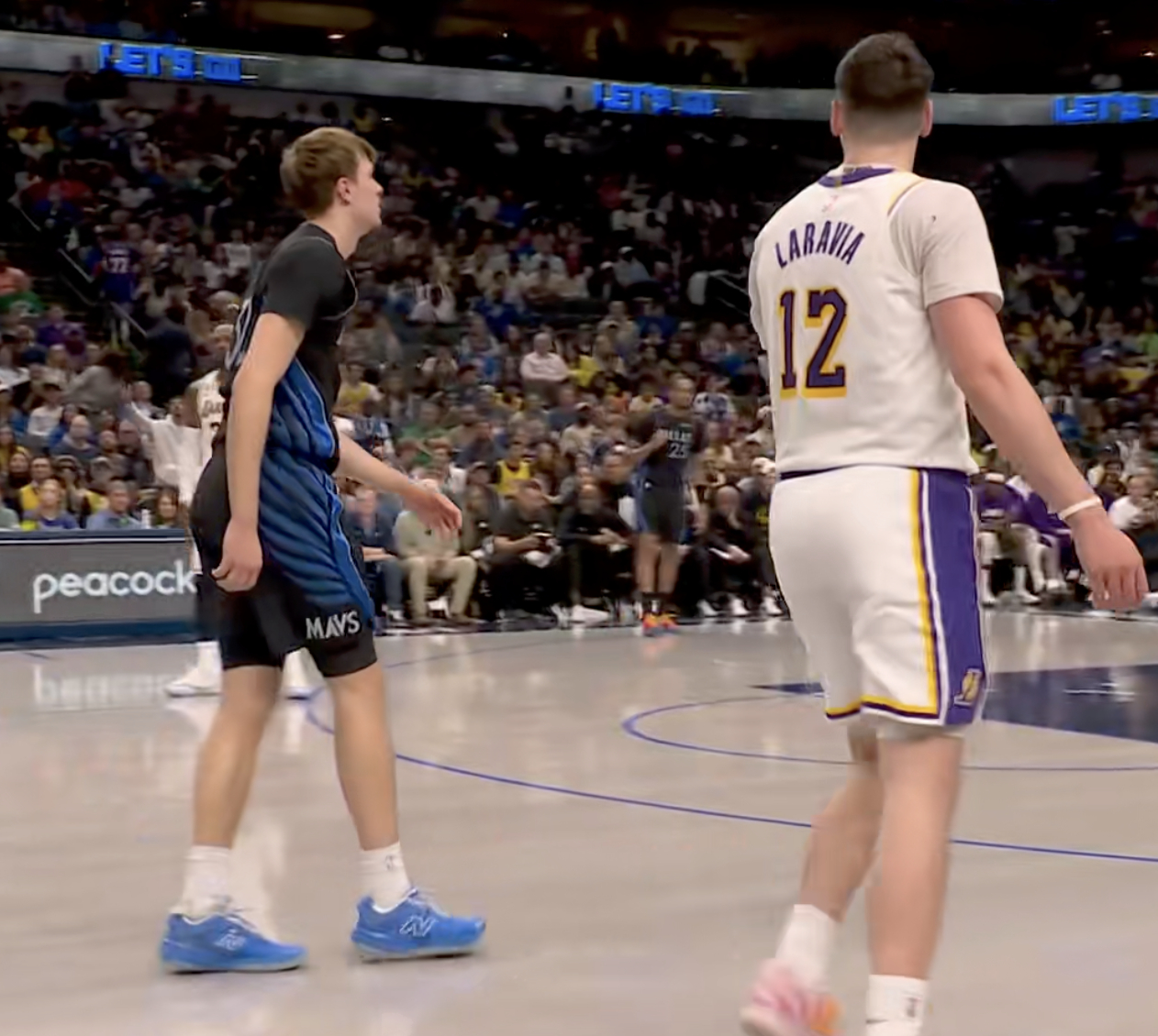 拉拉维亚6犯规，罚下了 