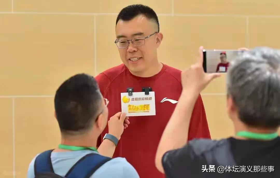 韩德君上任好像不是俱乐部行为，更像是上方安插在俱乐部的尚方宝剑，近期辽篮先后签约