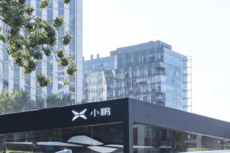 小鹏汽车的自动驾驶技术领先体现在多方面。它的XNGP全场景智能辅助驾驶功能超厉害