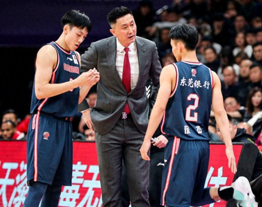 杜锋下课，广东男篮天亮了，中国男篮将迎来春天苏群曝杜锋卸任广东主帅