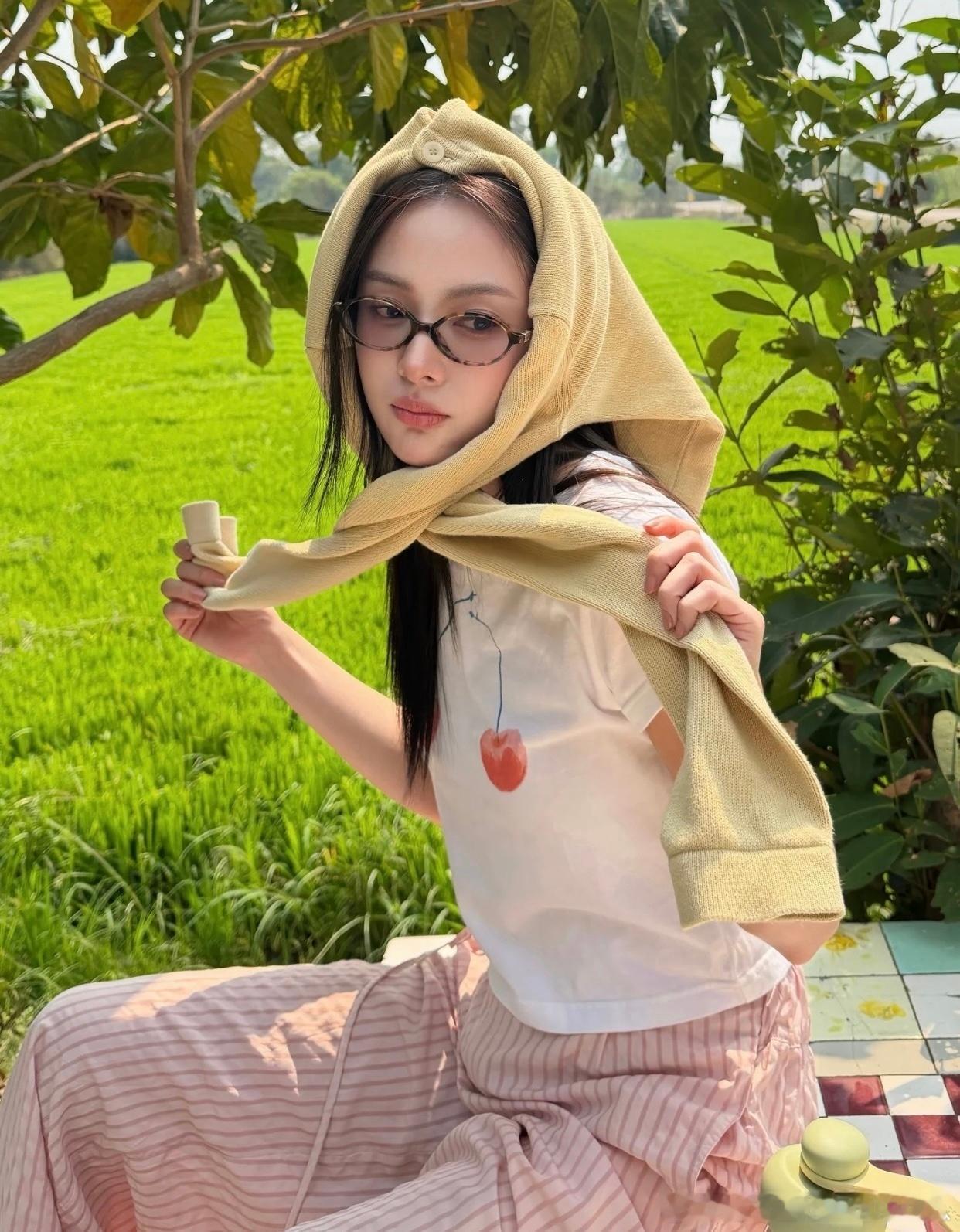 oomeisaya[超话]  喜欢你是件很麻烦的事             但我