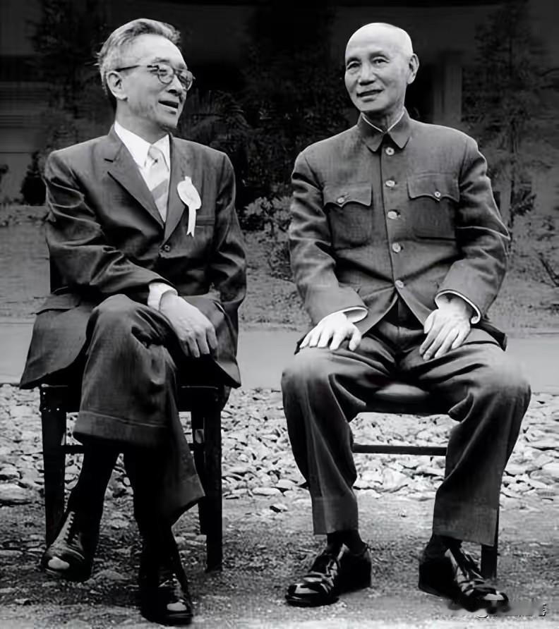 蒋介石蒋经国是历史罪人，有何面目回国安葬！

现在民进党又公布了一批在抗日战争期