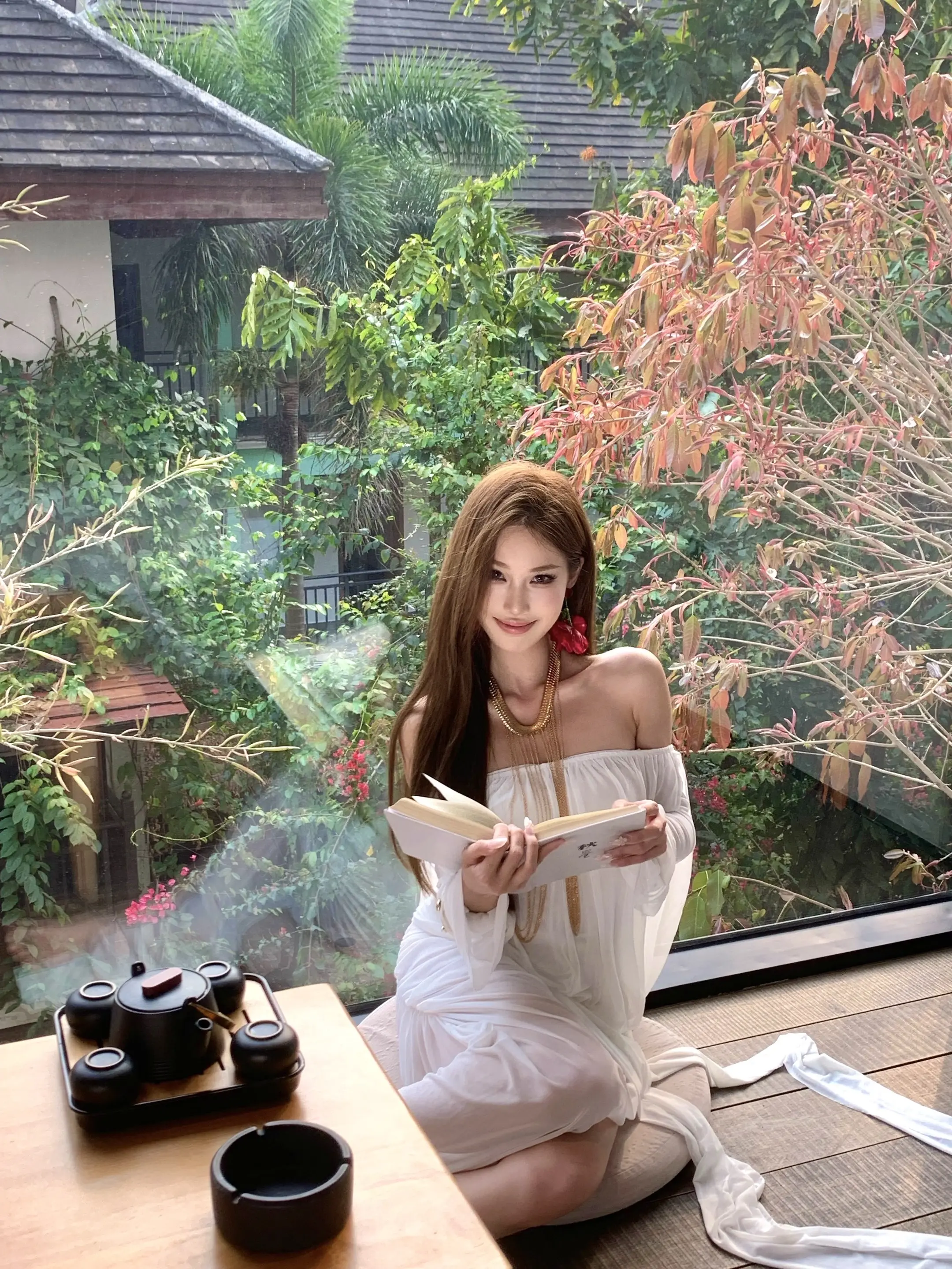 春天没有心事，春天只顾花开 在版纳的第二天 住的酒店有超大落地窗和漂亮...