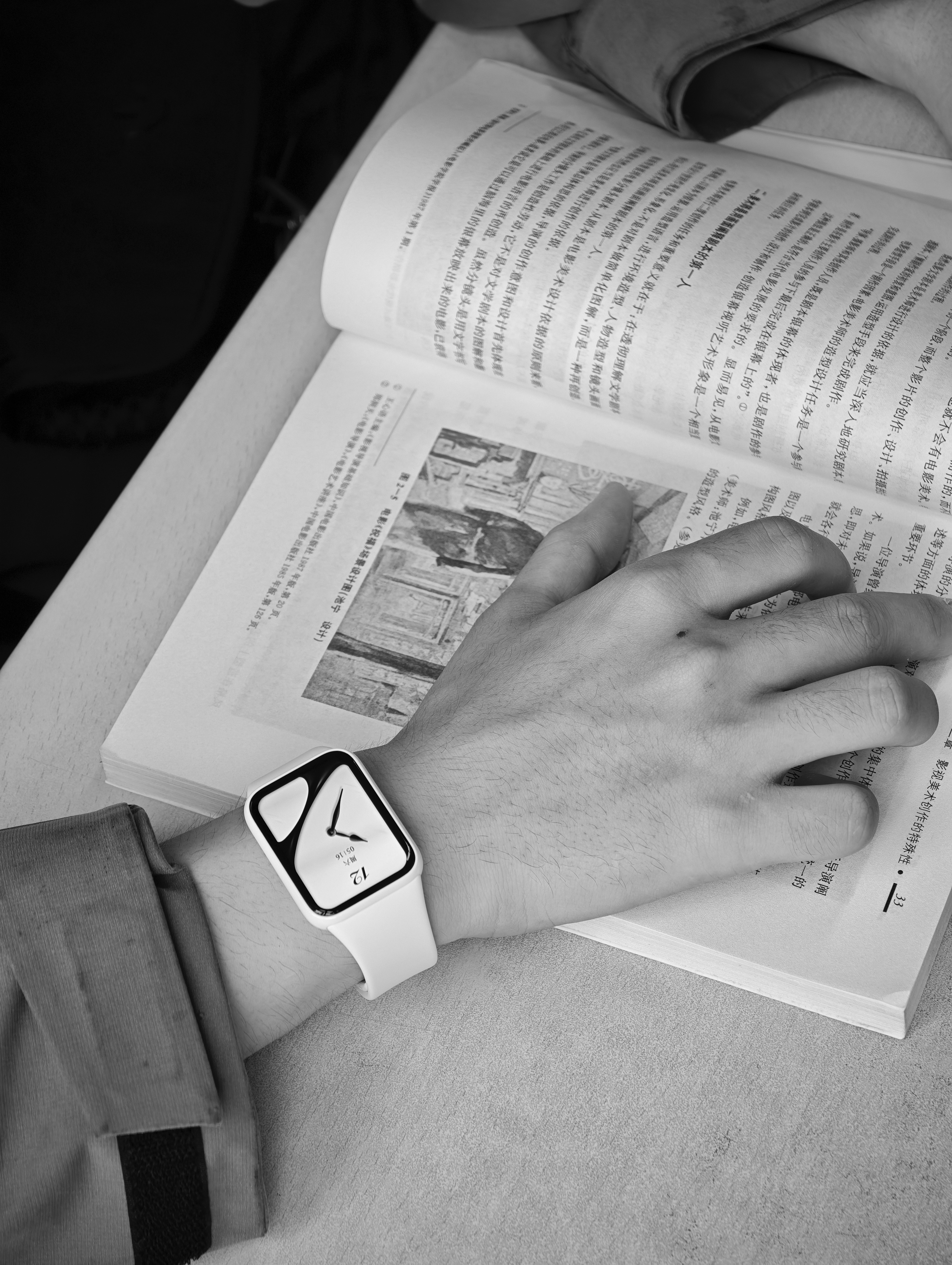 你可以永远相信小米手环陶瓷版这一次的小米手环10Pro 陶瓷版依旧非常精致，流畅
