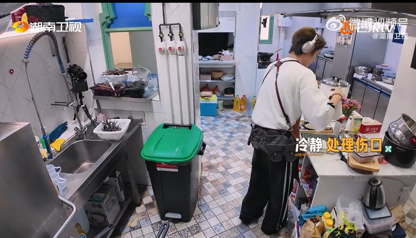 丁禹兮[超话]终于有人看穿了丁禹兮的逞强丁禹兮颠锅帅我一脸中餐厅看着丁禹兮悄悄处