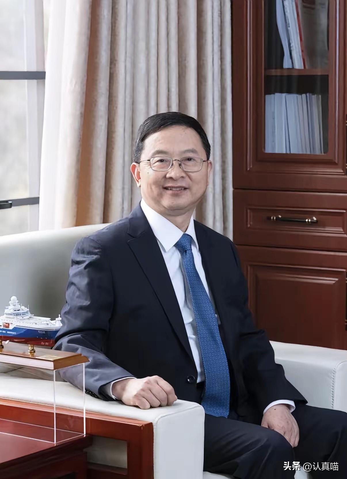 北大这次人事调整，
内行一眼就能读懂背后的深层取向。
高松重回燕园执掌大局，传递