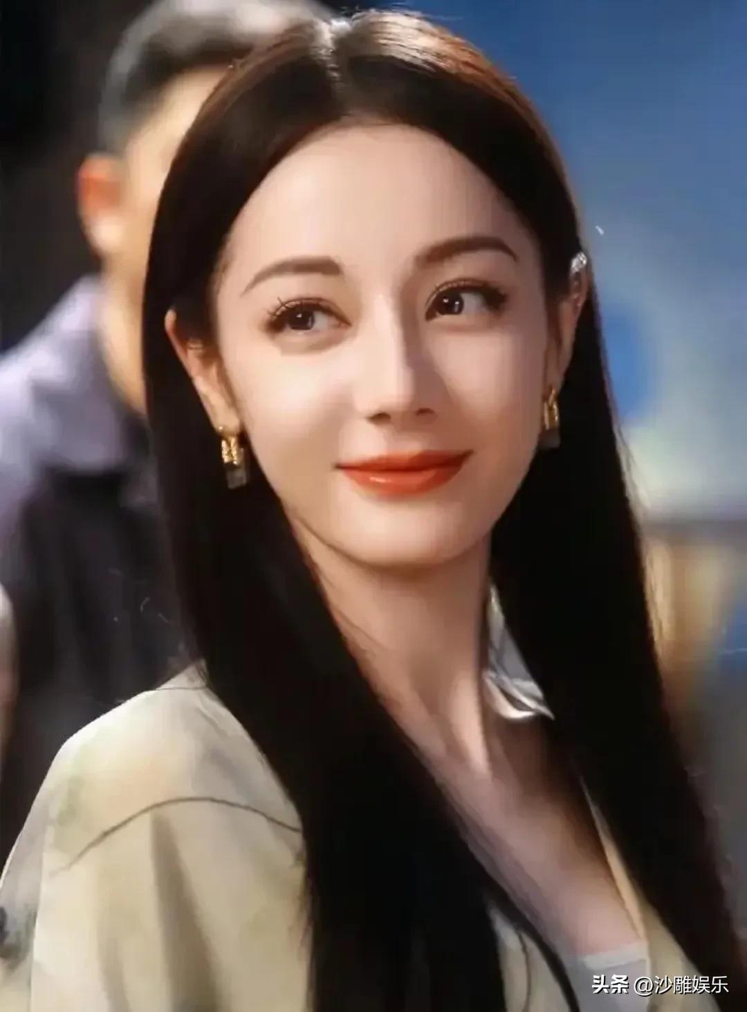 迪丽热巴，又被认证了！

8月10号，迪丽热巴又上热搜了！
这次不是因为和谁同框