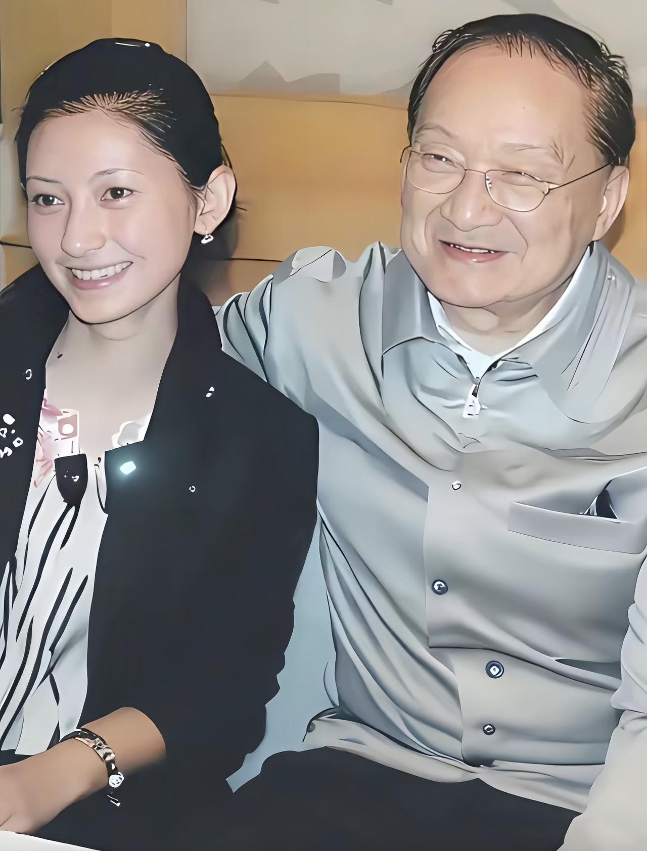 别再被狗血自媒体骗了，金庸和第三任妻子林乐怡的事，根本不是他们编的那套香艳剧本。