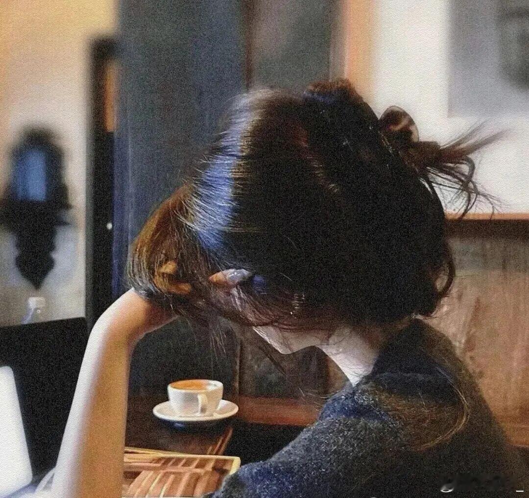 理智告诉我要放下，心却还在执着，明明知道没有未来，却还是收不回那份心动。 