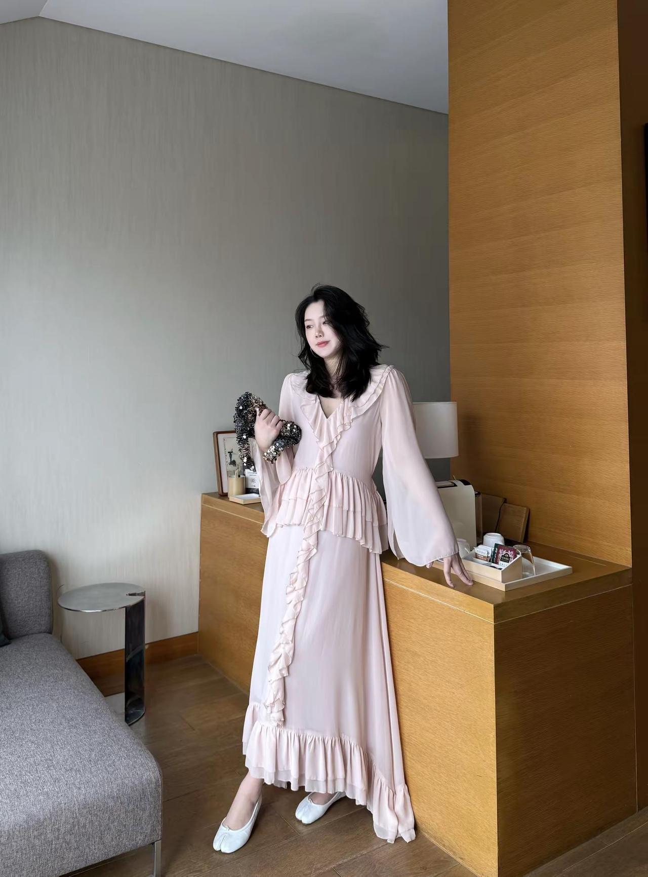 只能说巨显瘦 ～ 有人蹲黑色现货吗？今天穿什么