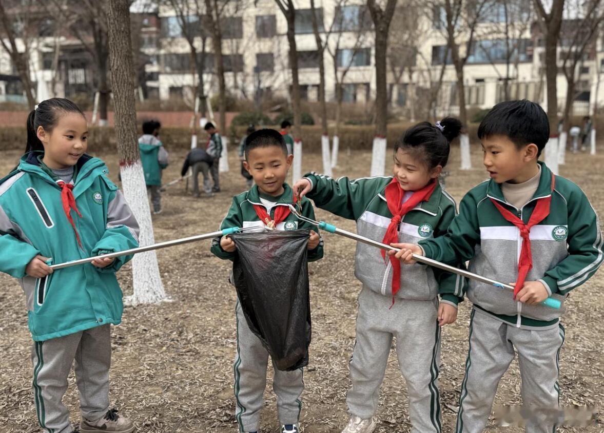 环保志愿者[超话]   最美志愿者  文明银川  【银川市金凤区：“河”我一起，