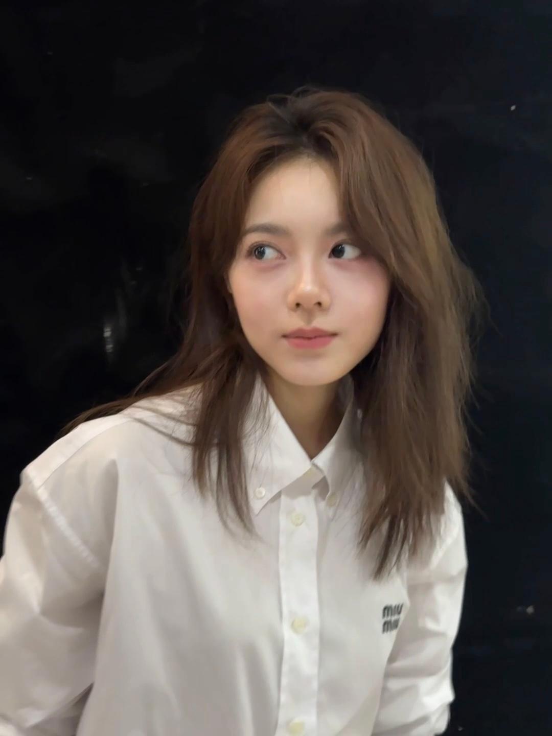 #赵今麦白衬衫好A##赵今麦少年感Max# 当赵今麦穿上白衬衫，瞬间 A 力全开