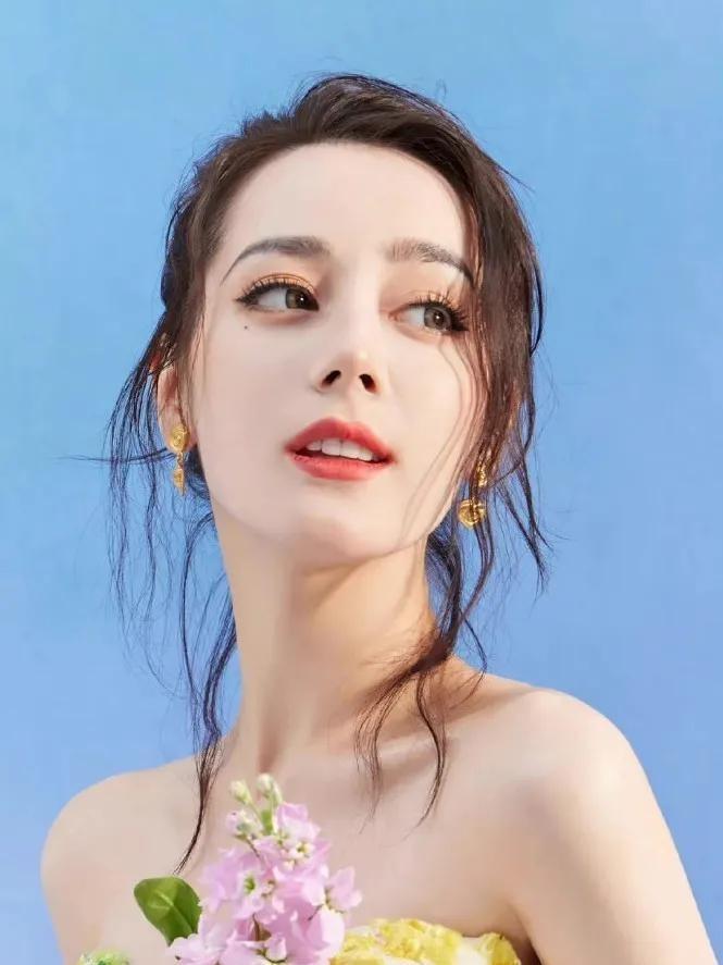 迪丽热巴终于不用忍了！网传金牌经纪人接手团队，网友：要护成女王了
 
好家伙！3