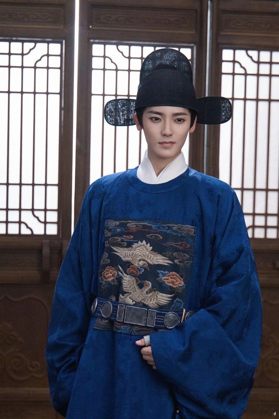 侯明昊衣服换了眼神也换了 《玉茗茶骨》这段直接爽到飞起！陆江来换回官服恢复巡抚身