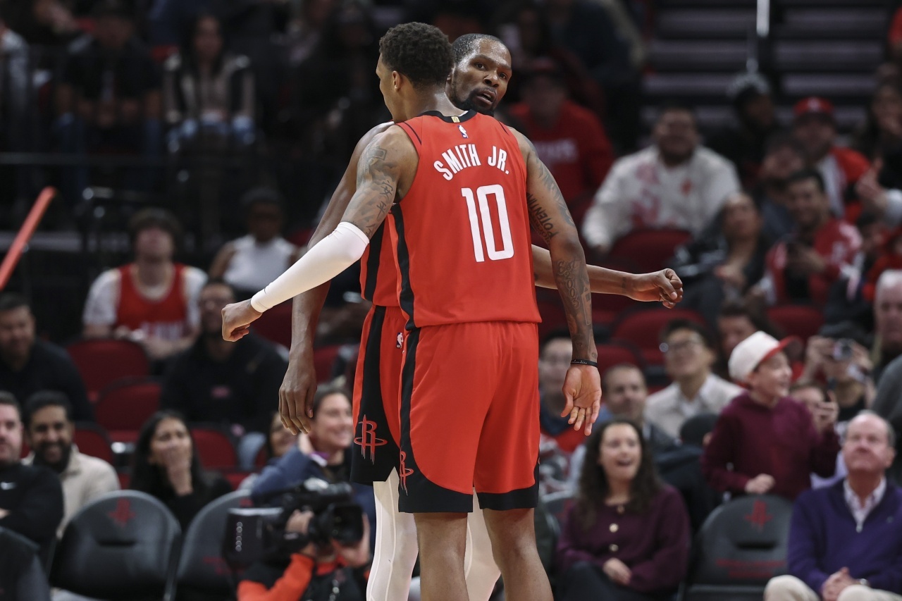 小贾巴里赛后采访谈到队内的化学反应变的更好了：“杜兰特一直都对我们充满信心。他从