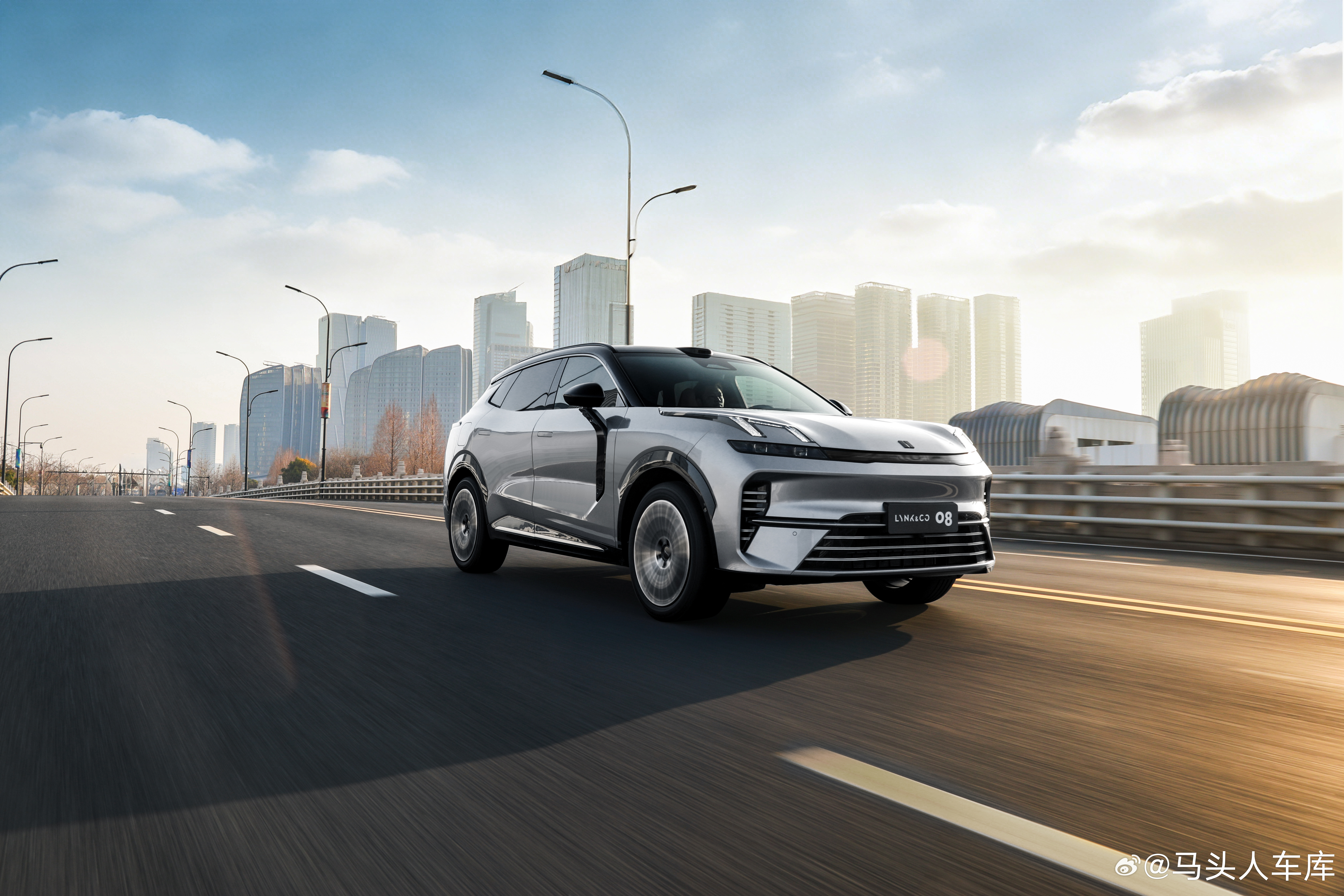 领克08极光套装灵感上新领克08EM-P极光套装的上新，摸准了当下进阶家庭用户的