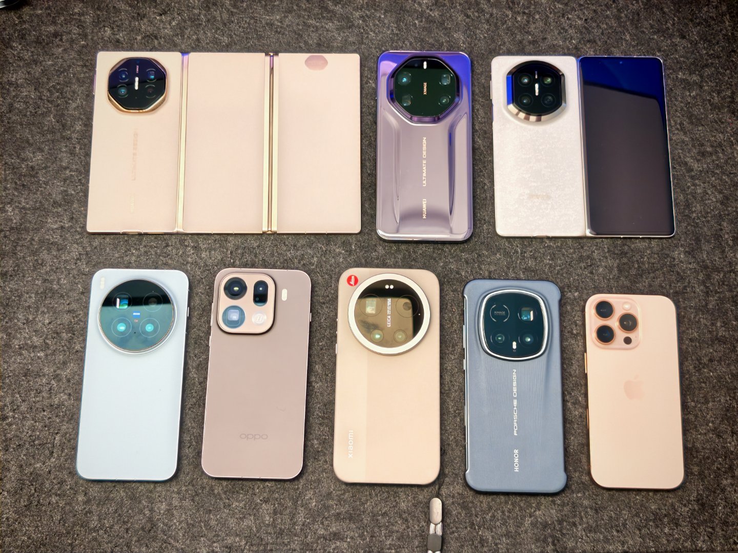 大家在用的都是啥手机？过年回家拿了这么多。就是趁着有空，多换着体验一下各家的系统