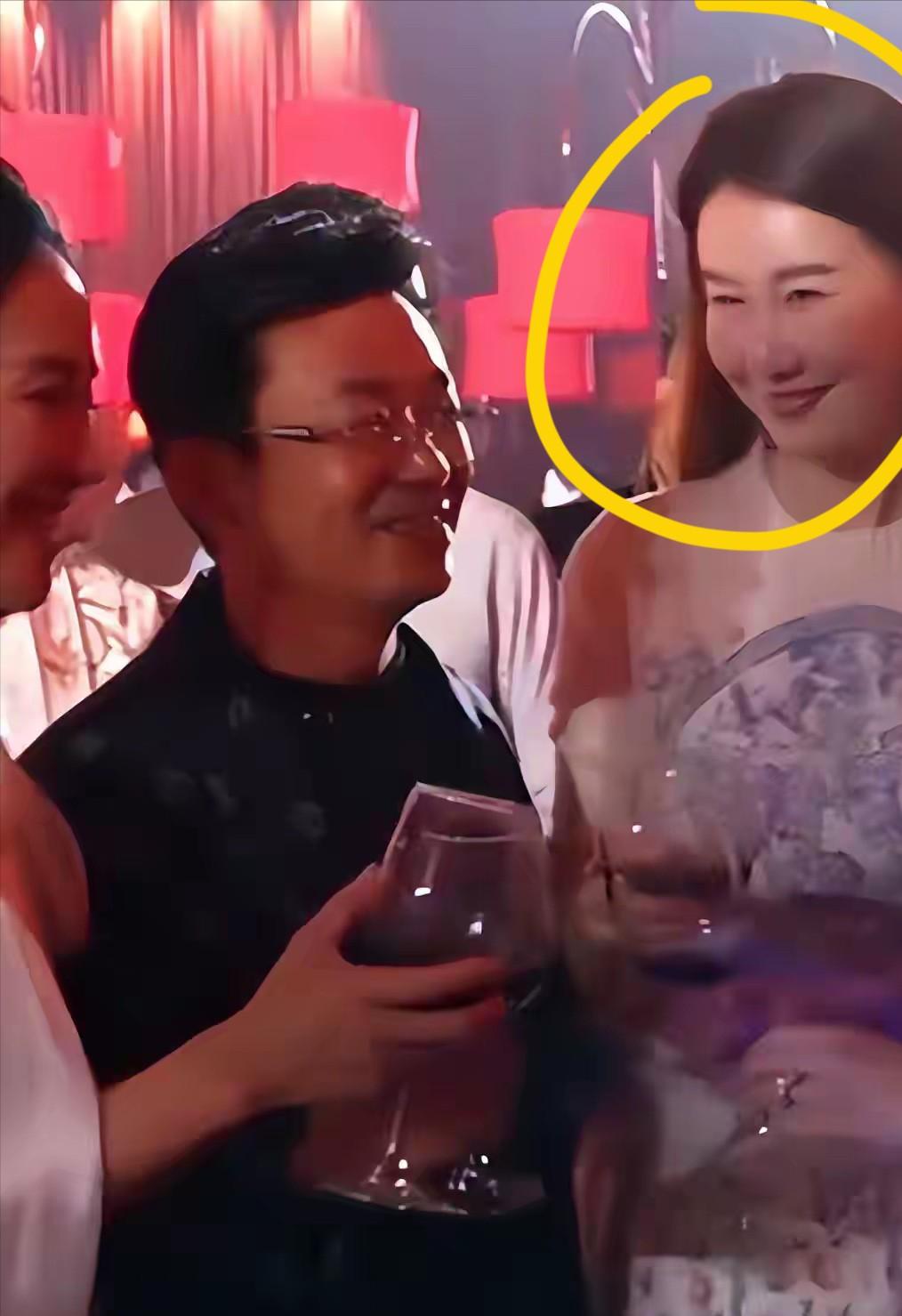 王宝强，捡到宝了。
 
7月6日，42岁的王宝强，冲上热搜。这一次，不是因为新电