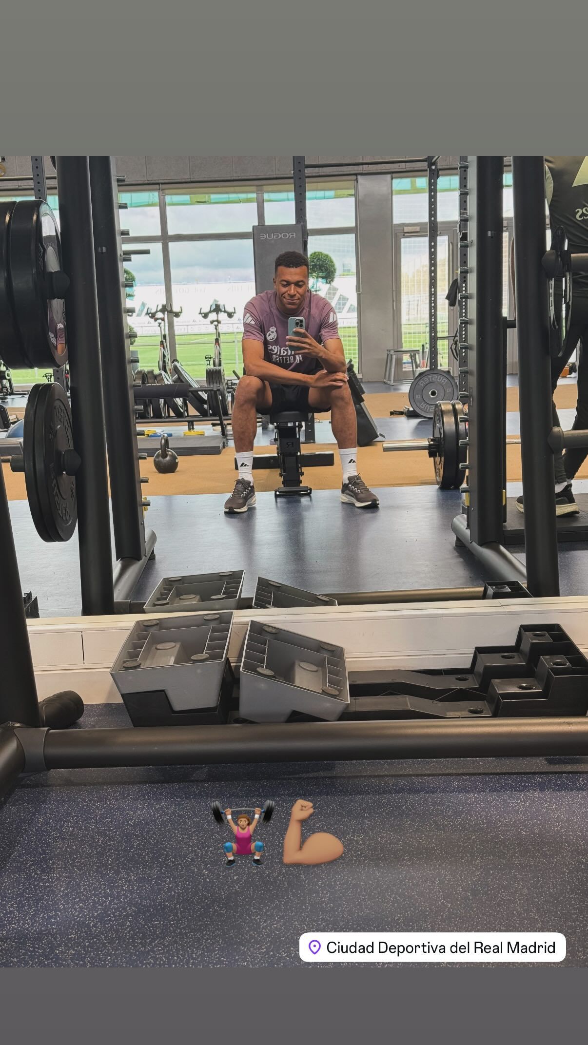 姆巴佩  IG STORY更新：🏋🏽♂️💪🏽姆巴佩