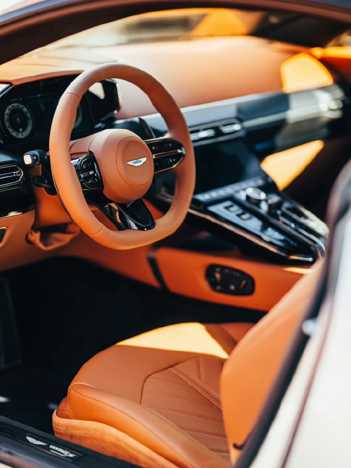 阿斯顿·马丁Vantage S重磅登场，品牌性能旗舰再进阶。4.0T V8动力爆