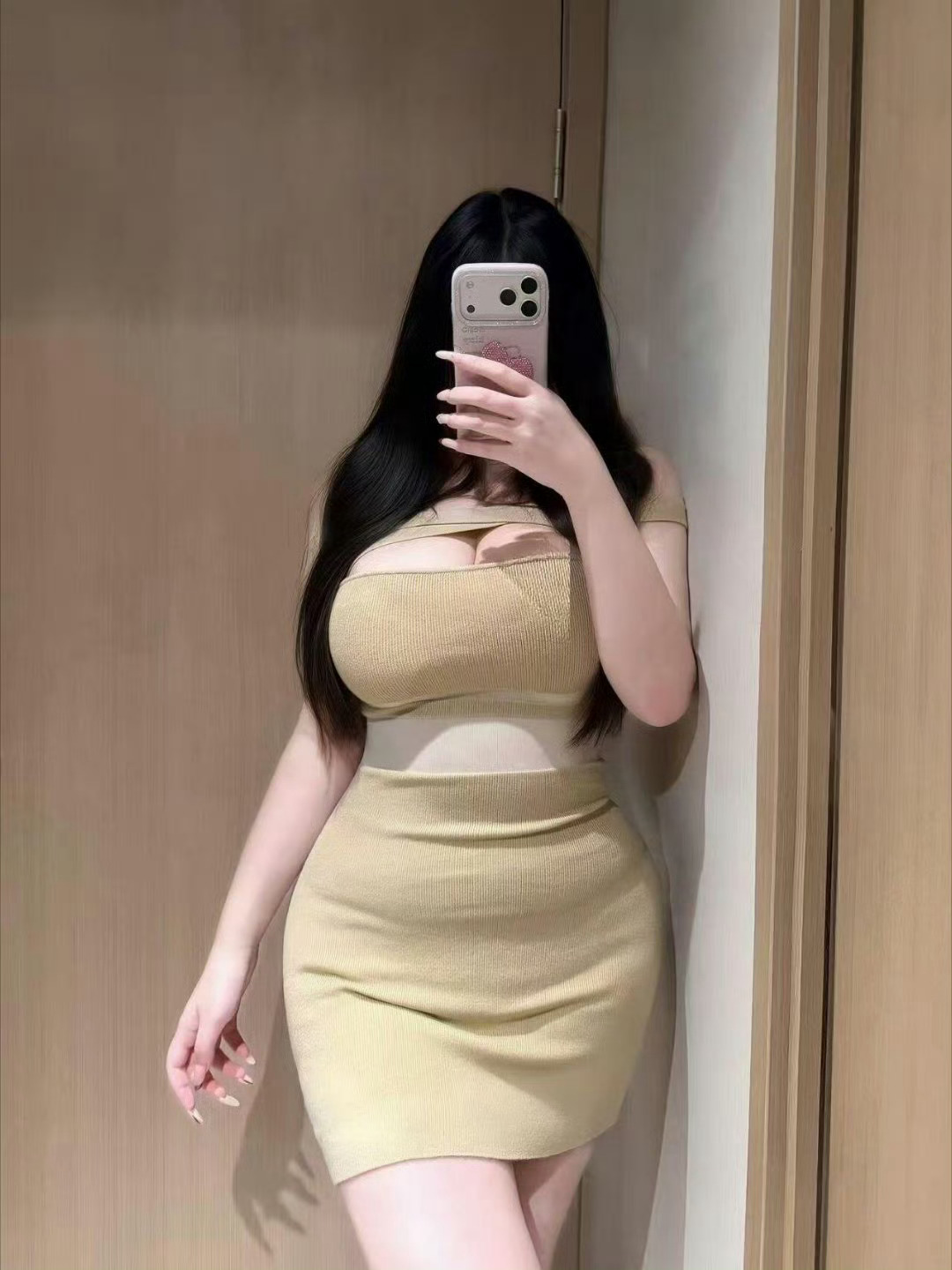 手机好看还是人好看？ 