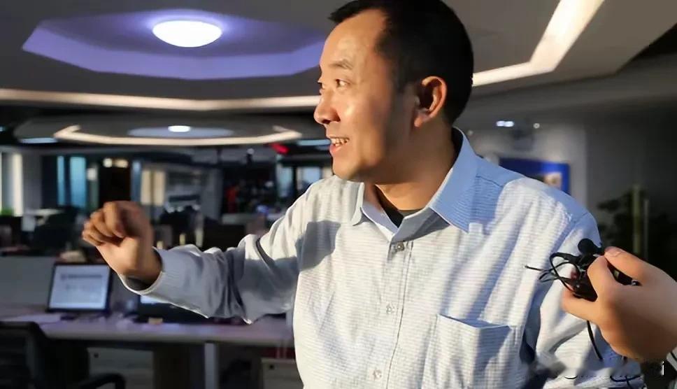 陈行甲说，李文亮先生的孩子，包括彭英华烈士的孩子，还有七个零岁的，还有上了大学的