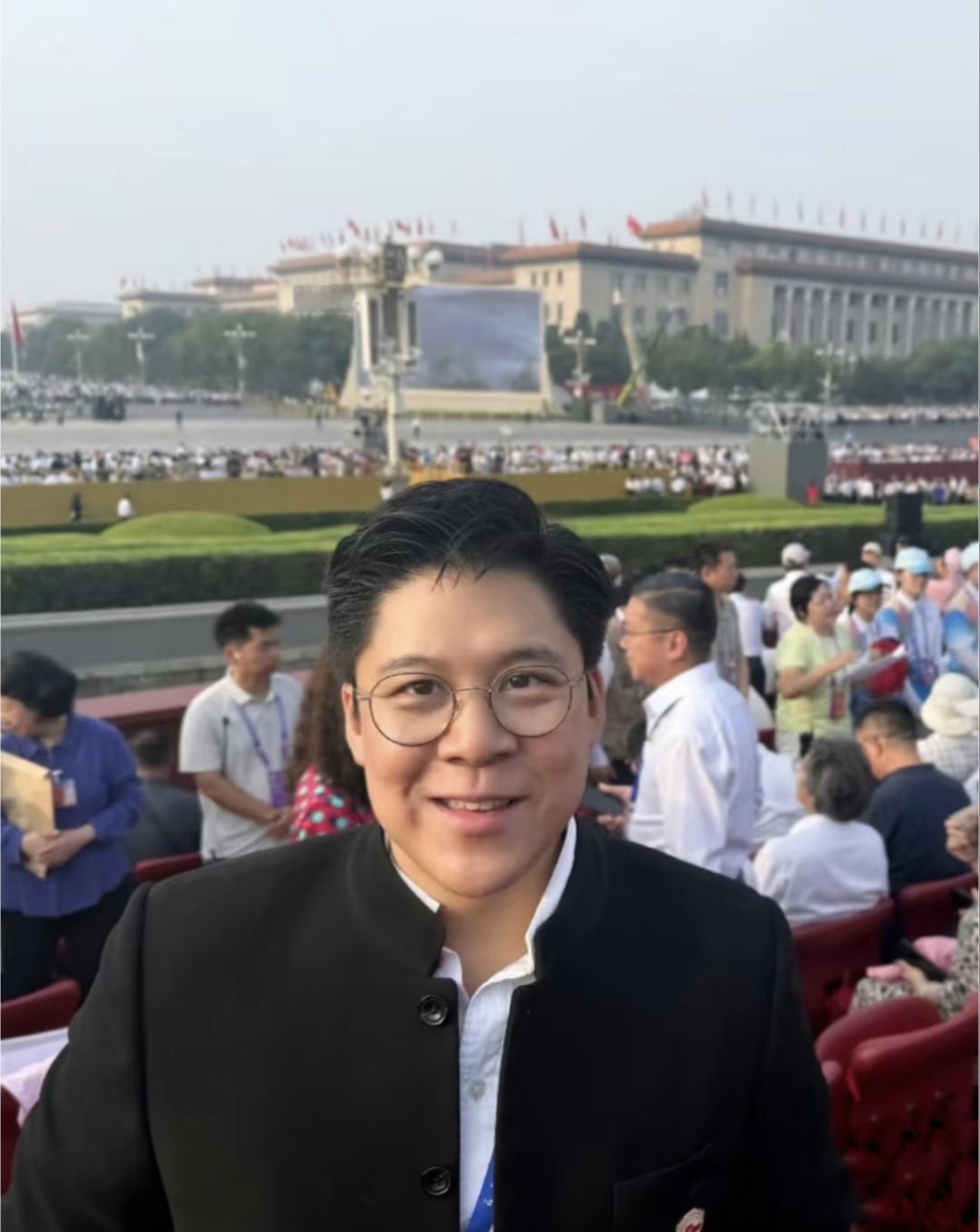 霍启刚参加九三阅兵，真好：霍家历来有爱国的传承，霍英东就是爱国的代表。抗美援朝时