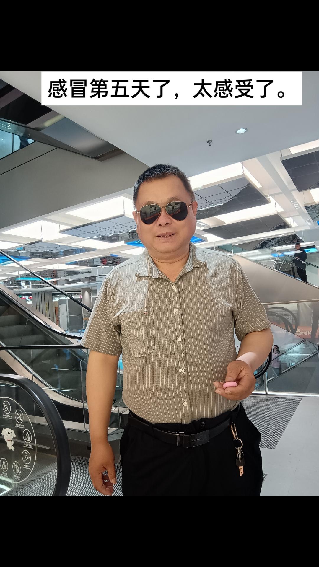 务工行
 
背井离乡讨生活，一身力气换薪火。
亲人千里遥相念，唯有安康最稳妥。