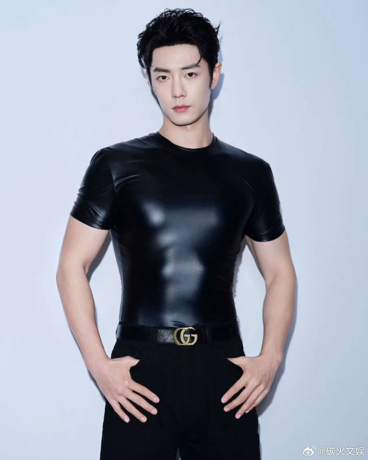 肖战gucci四宫格肖战大秀落幕后肖战GUCCI 大秀落幕，不错。