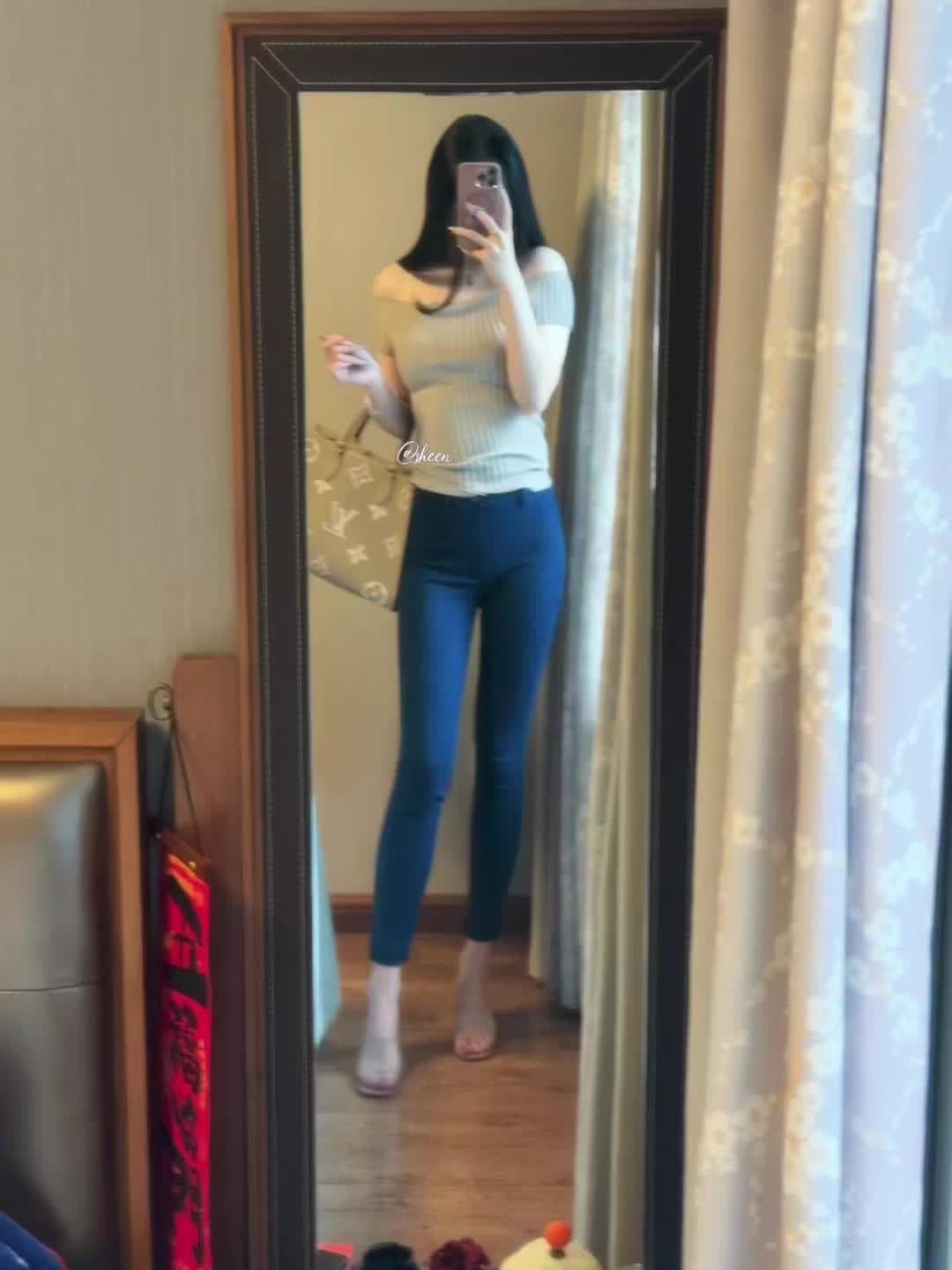 一行白鹭上青天，谁还堵在路上面？