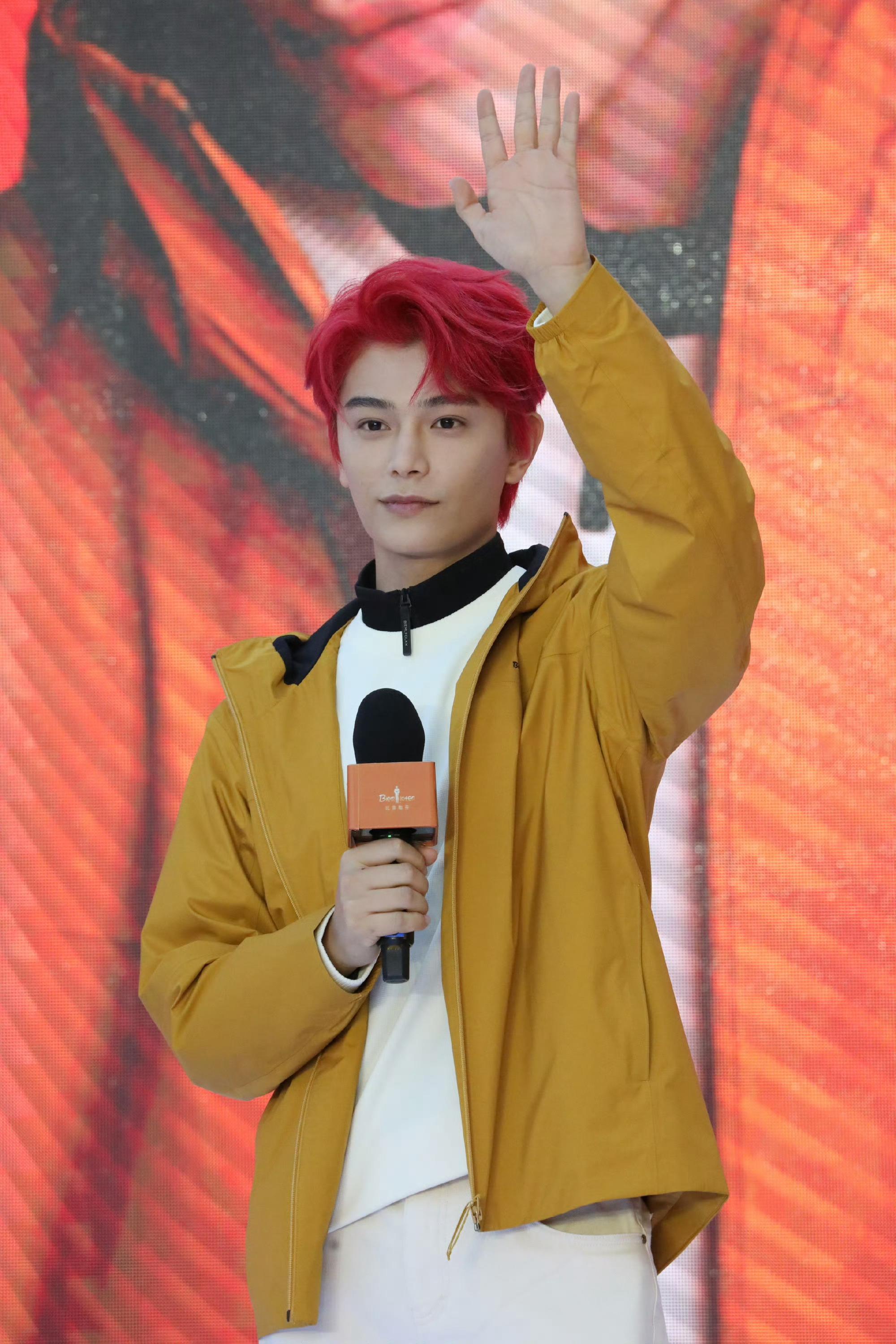 我好喜欢红毛丁！！！！要是能长发红毛丁就更好了（暗戳戳） ​​​