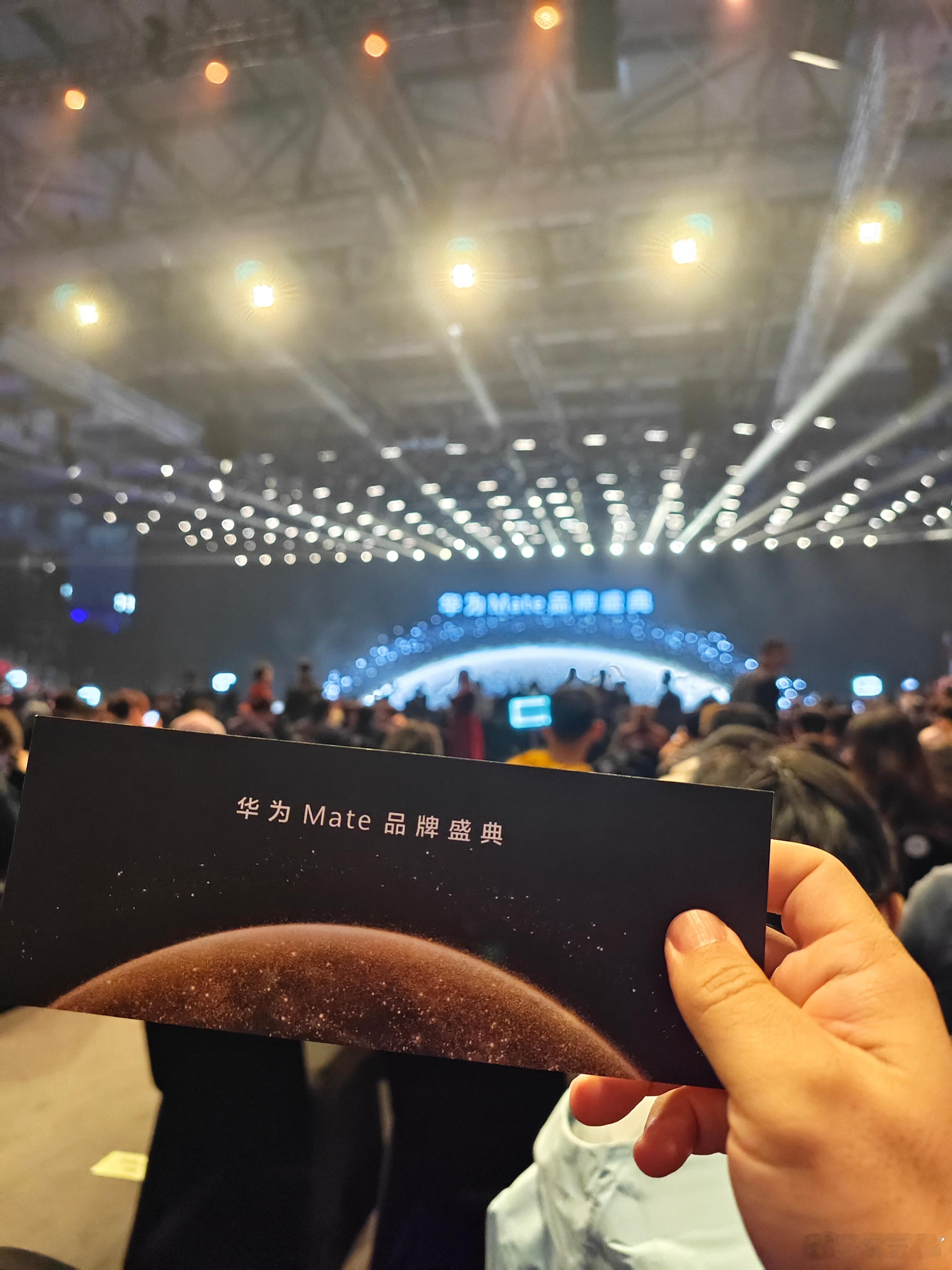 我现在也挺迷的。按照最近活动邀请我的情况看，我应该是个手机媒体[doge]这要是