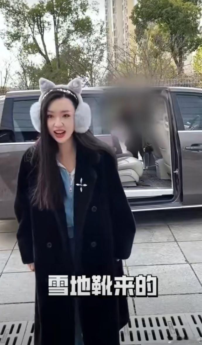 管乐火星情报局上班 管乐带着那仿佛能驱散阴霾的笑容迈向火星情报局，路透中的她精神