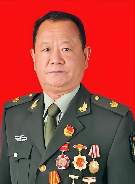 16 岁立下一等功，退伍后却两次下岗，妻子以离婚逼他去找组织要工作，他宁肯妻离子