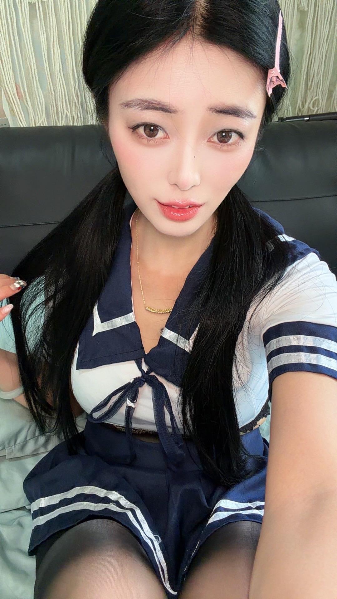 如果我们散了，你想我了。你就在主页挂我名字最后一个字。我看见了就会去找...