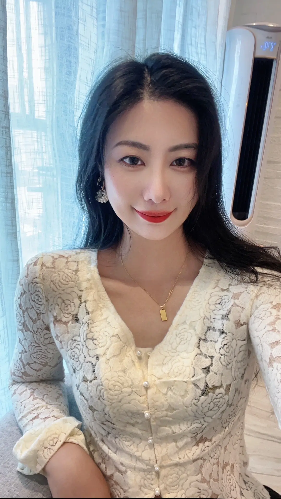 其实不管结婚还是未婚，到了一定年纪，生活就是无趣的。不信你看看自己，是...