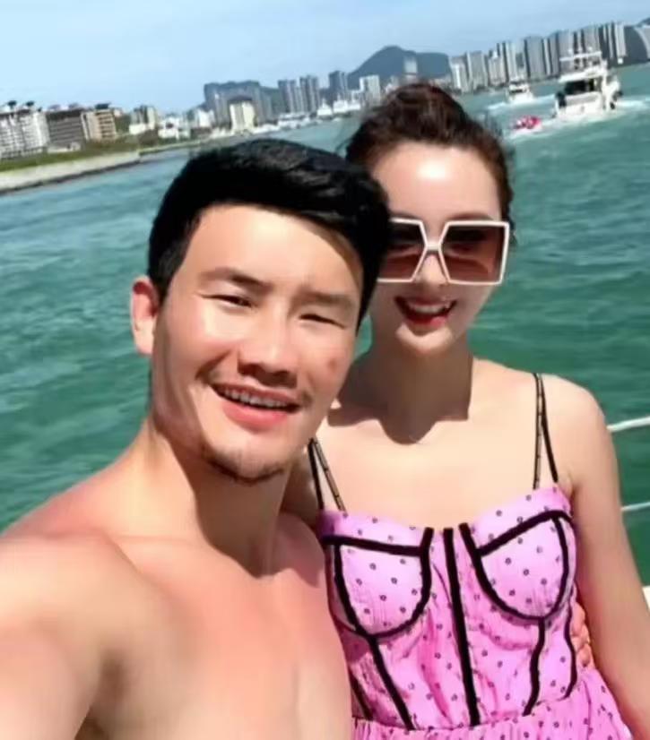 “嘎子哥”谢孟伟又翻车了！
嘎子因为穿警服直播被拘留后，原以为他会洗心革面谨言慎