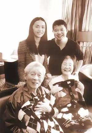 普通家庭出身的女孩姚晨，两任丈夫，家庭背景都非常的深厚。

曹郁父母丁浪与曹西河